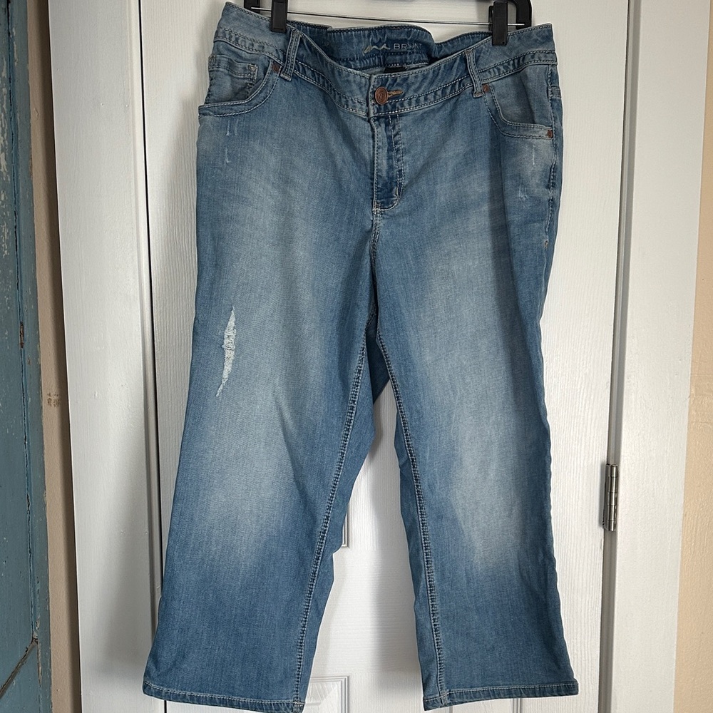 Lane Bryant Capri Crop Jeans light blue distressed size 18